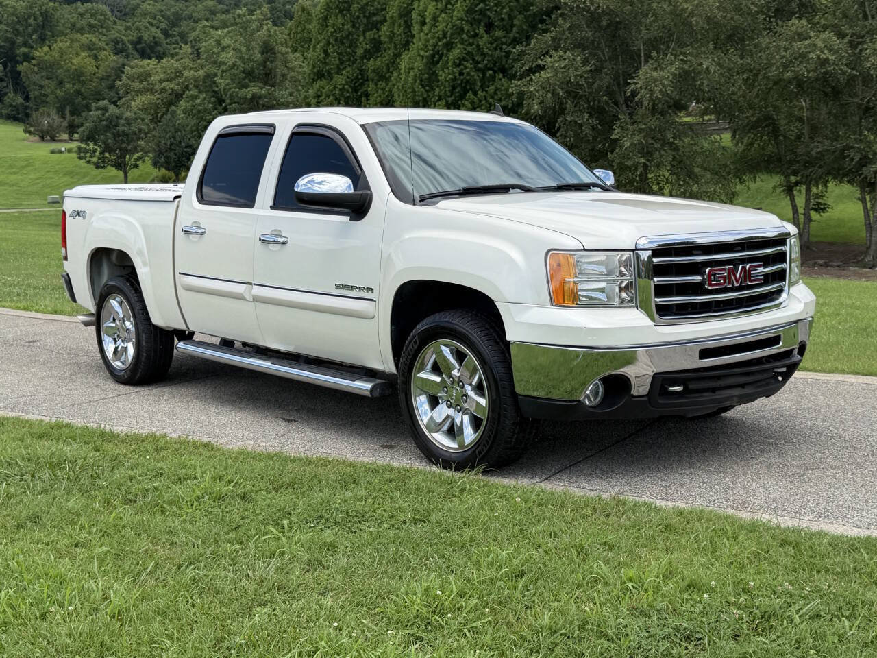Used 2013 GMC Sierra 1500 SLT w/ SLT White Diamond Edition AWD/4WD image 1