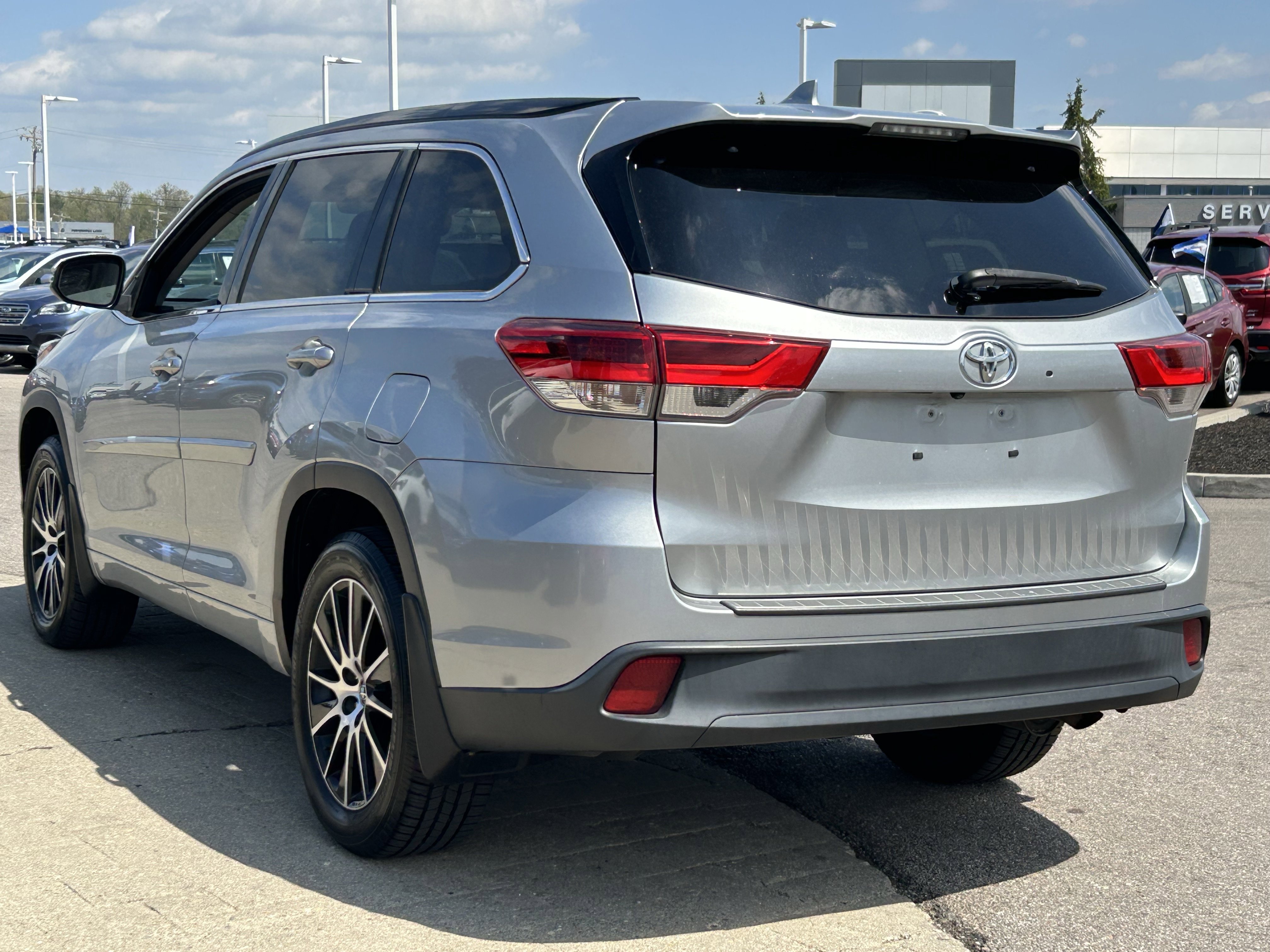 Used 2017 Toyota Highlander SE AWD/4WD image 5