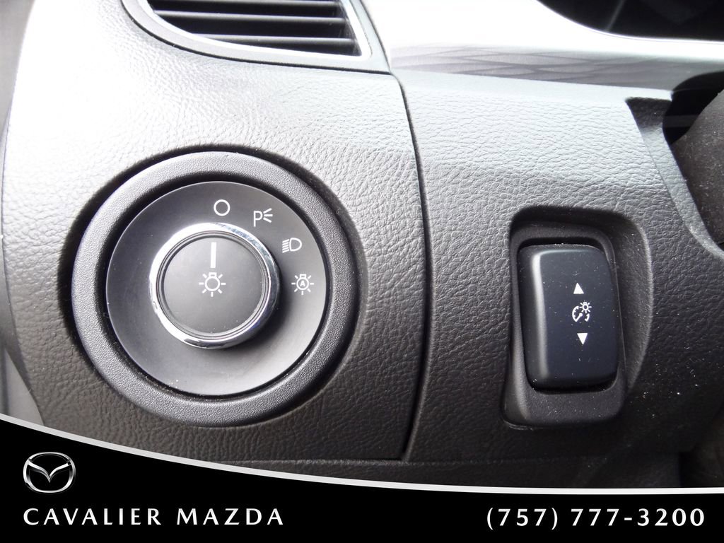 Used 2015 Ford Taurus SEL image 19