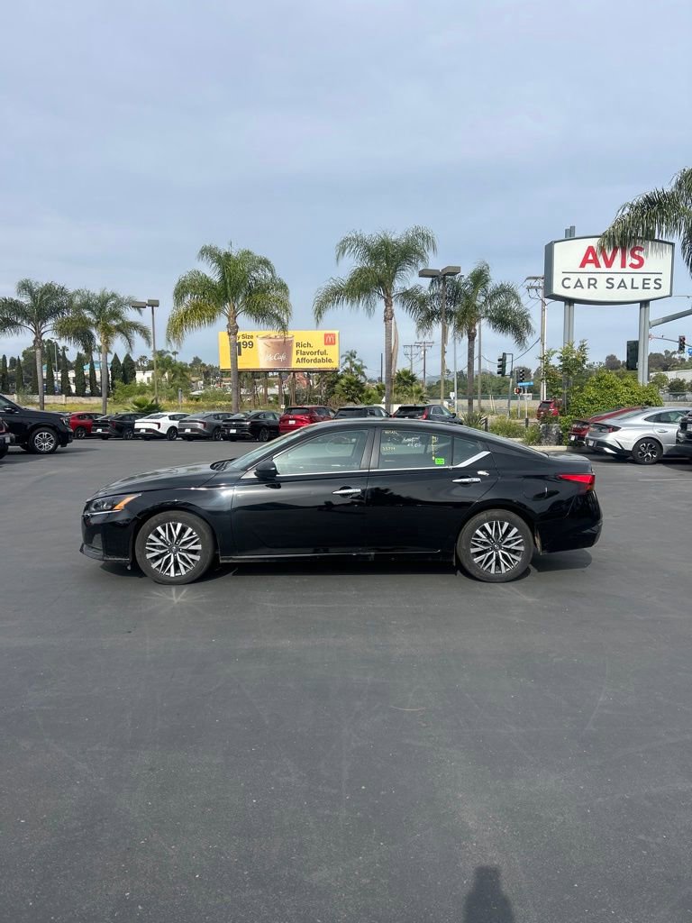 Used 2025 Nissan Altima 2.5 SV image 4