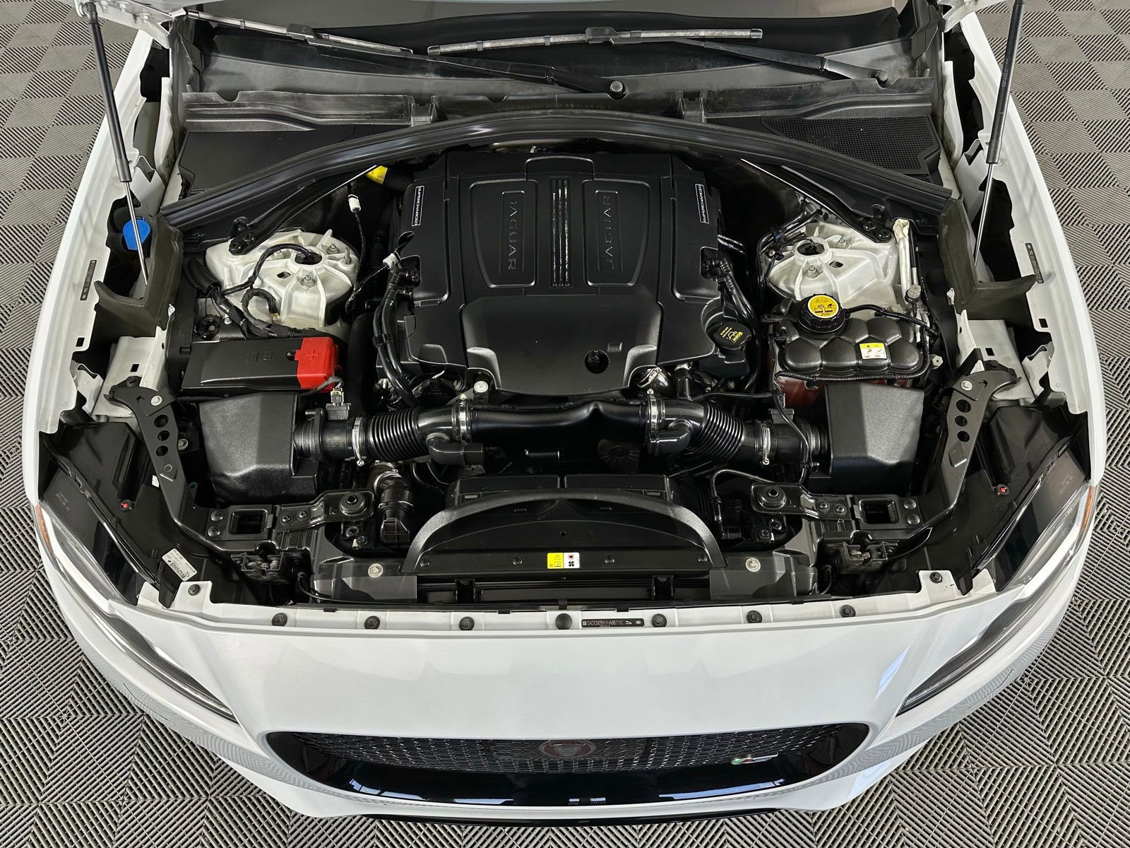 Used 2017 Jaguar F-PACE S image 26