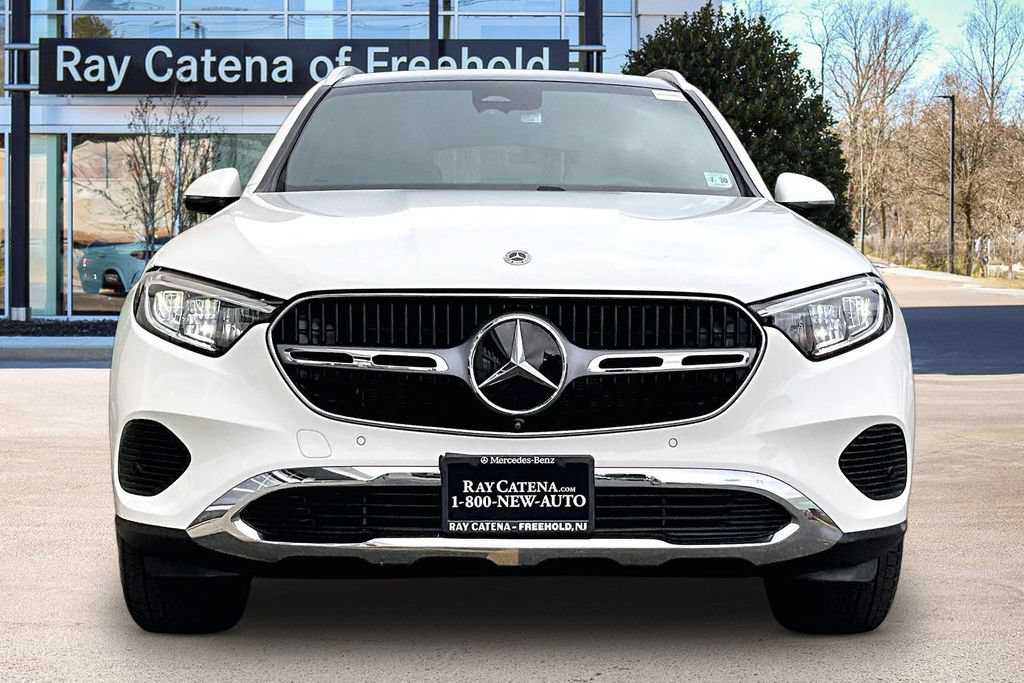 Used 2025 Mercedes-Benz GLC 350e 4MATIC image 3