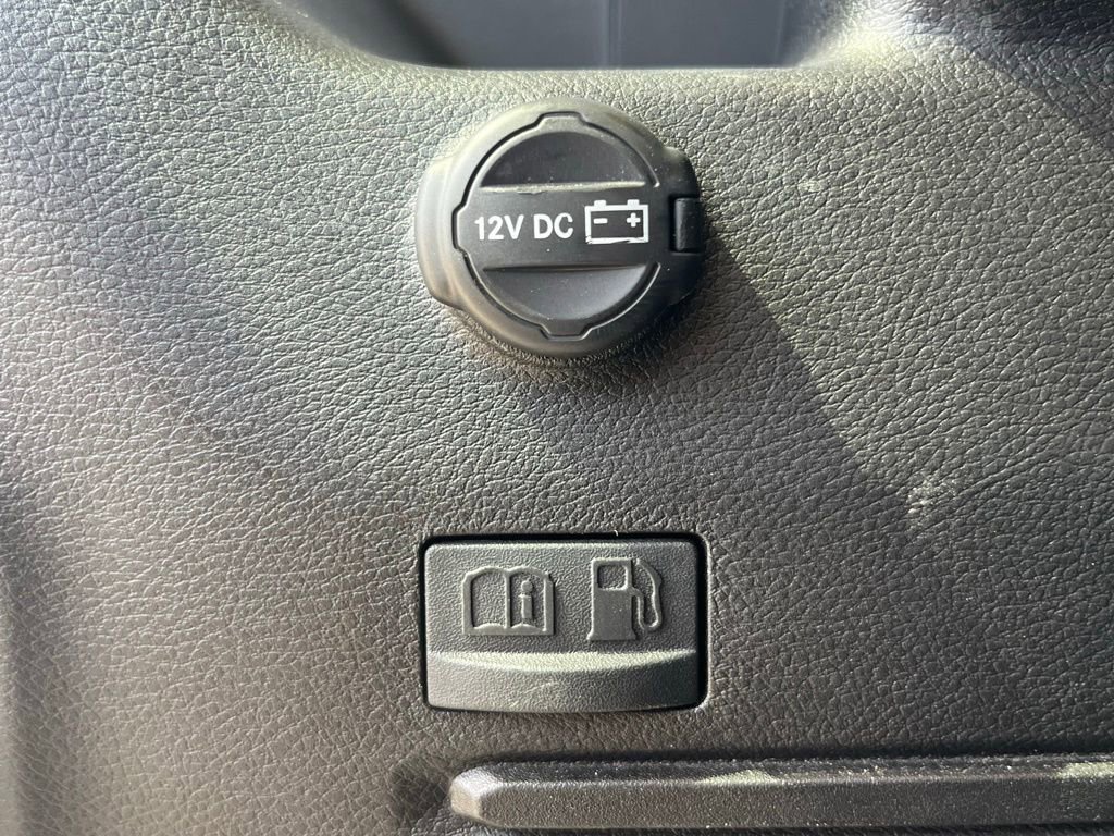 Used 2025 Jeep Wrangler Unlimited Sahara AWD/4WD image 9