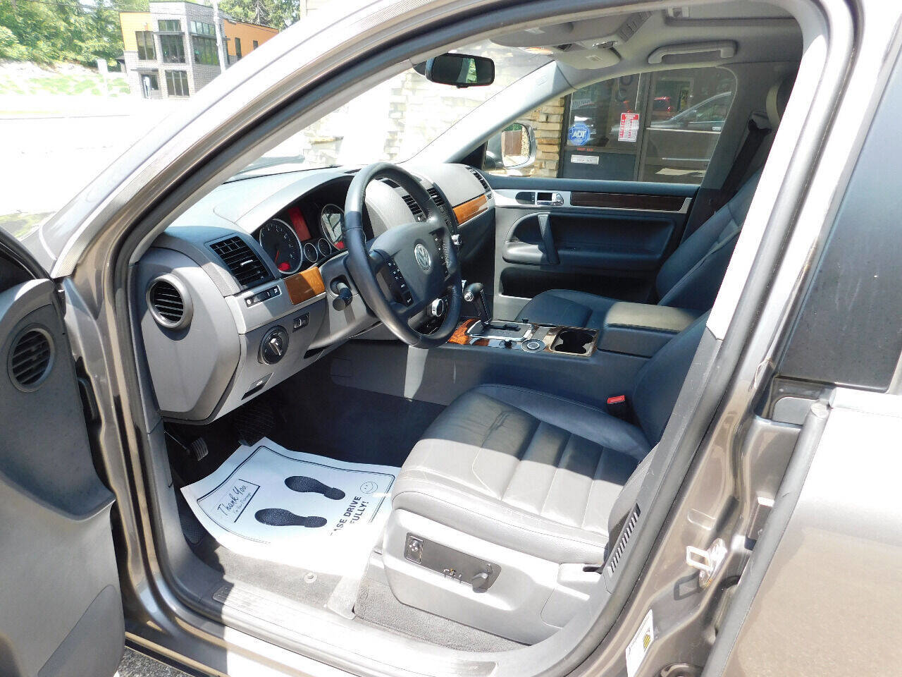 Used 2008 Volkswagen Touareg V6 AWD/4WD image 16