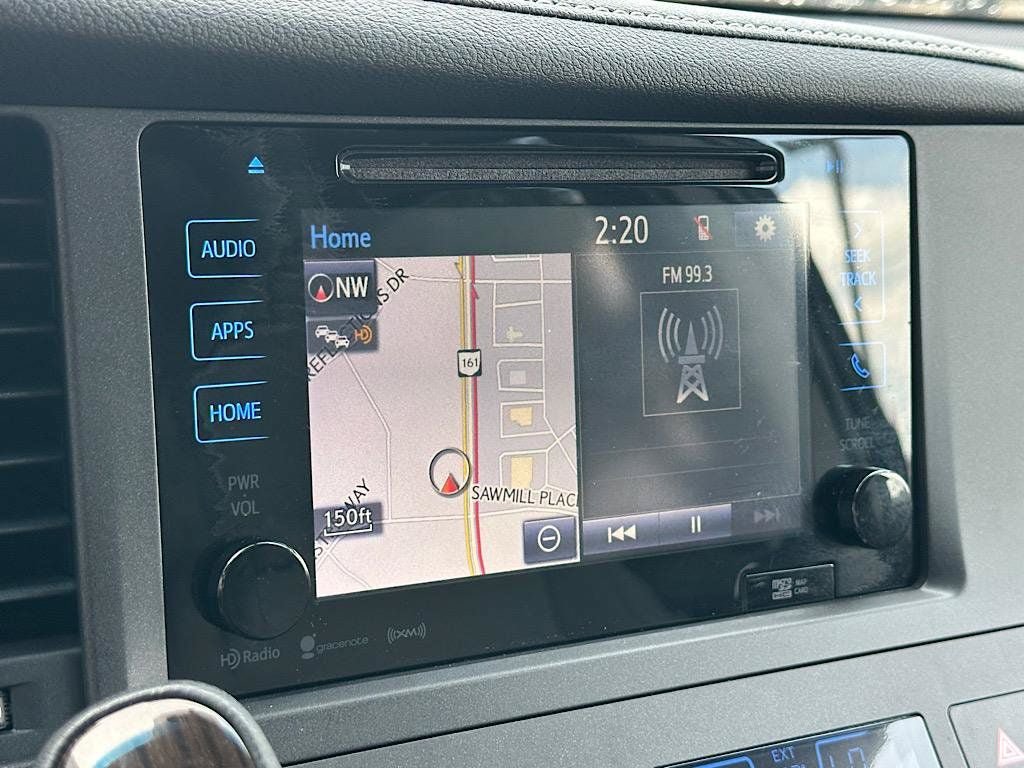Used 2017 Toyota Sienna XLE Premium FWD image 27