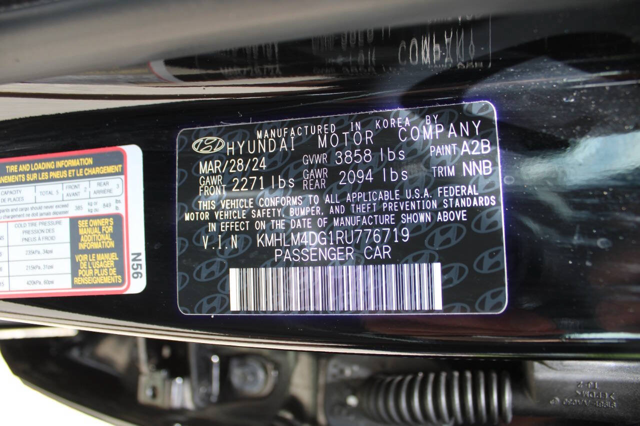 Used 2024 Hyundai Elantra SEL FWD image 44