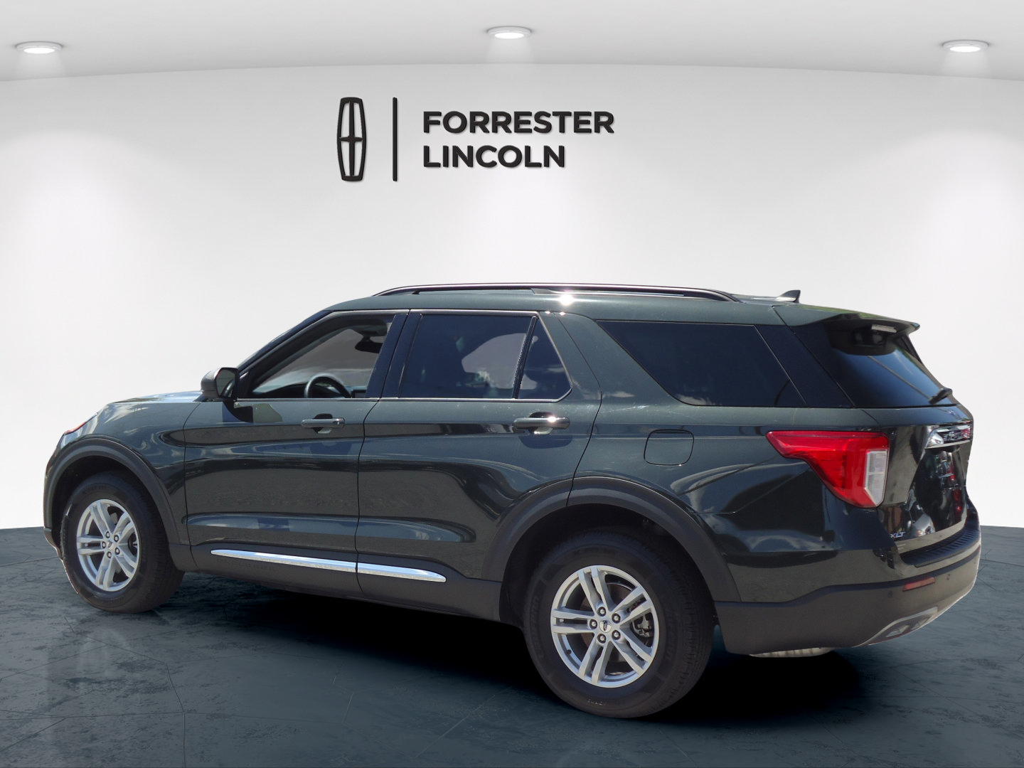 Used 2023 Ford Explorer XLT w/ Equipment Group 202A AWD/4WD image 6