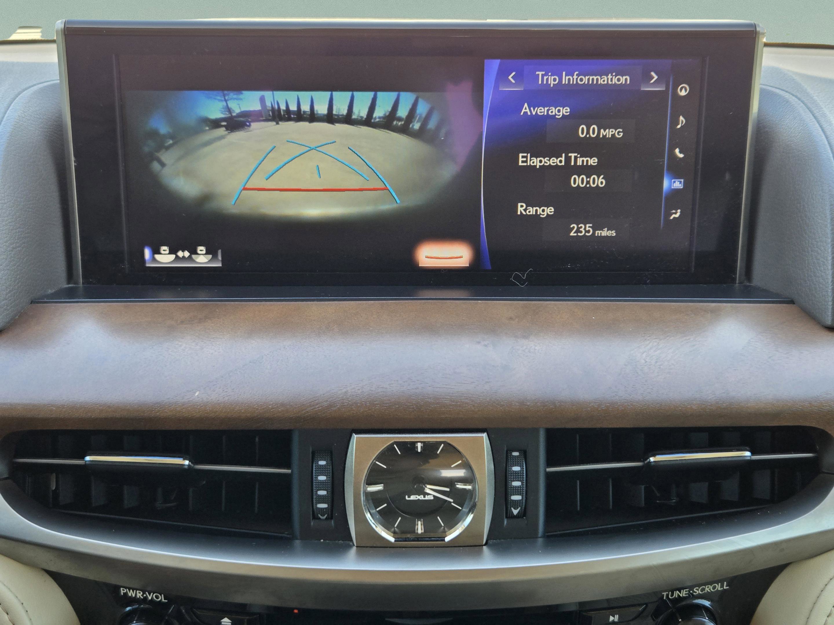 Used 2020 Lexus LX 570 4WD w/ Luxury Package image 25