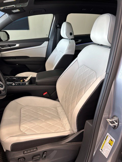 Used 2024 Volkswagen Atlas Cross Sport SEL Premium R-Line AWD/4WD image 9