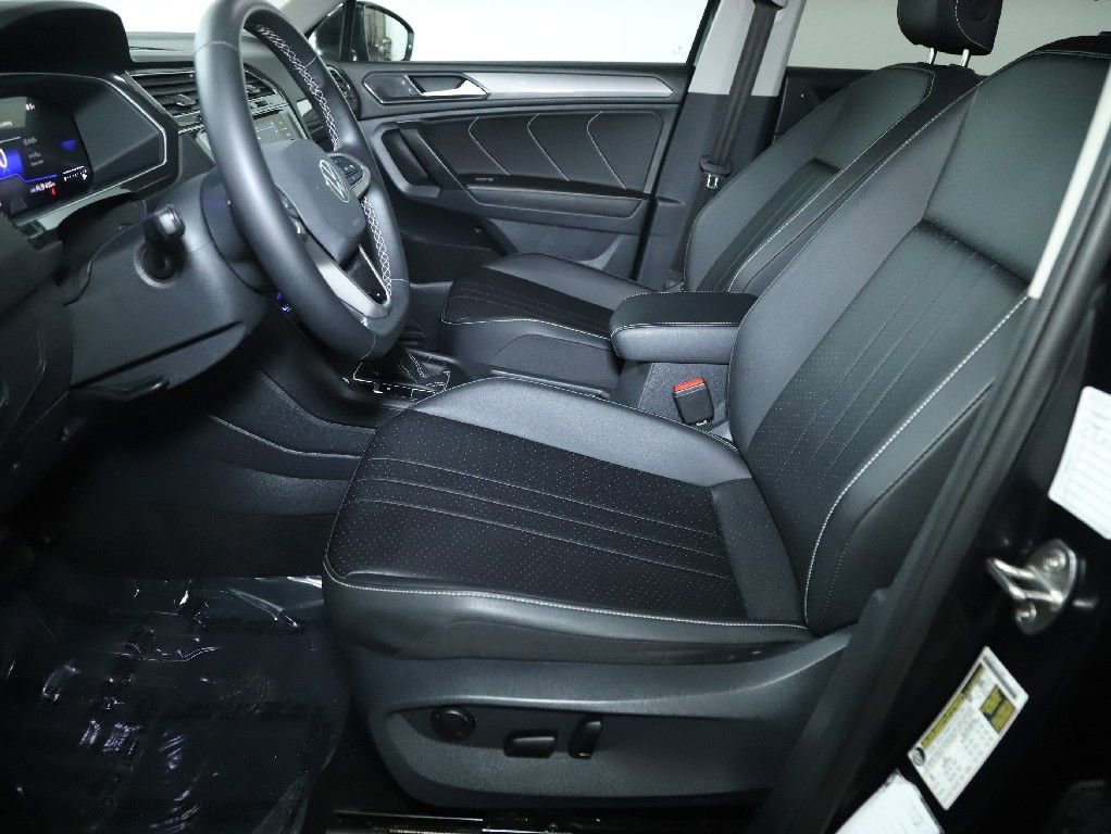 Used 2024 Volkswagen Tiguan SE image 19