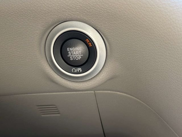 Used 2024 Chrysler Pacifica Touring-L FWD image 29