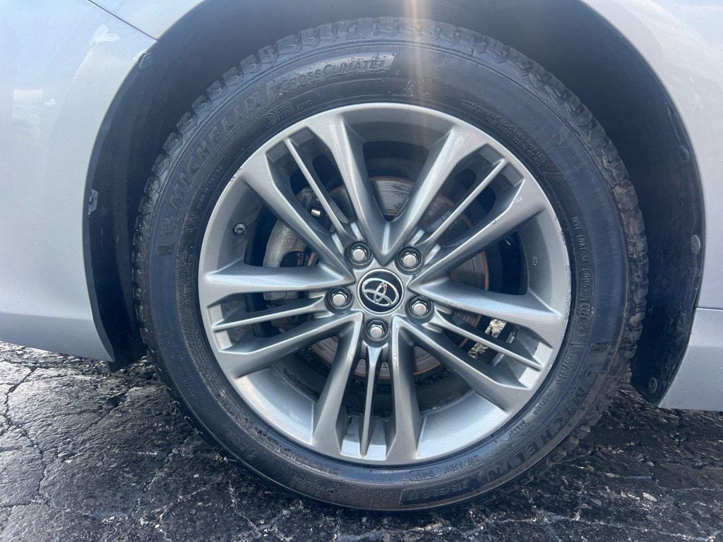 Used 2015 Toyota Camry SE FWD image 39