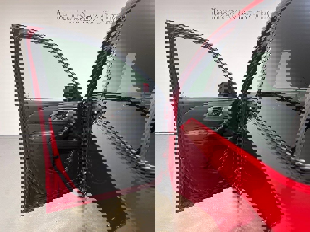 Used 2023 Chevrolet Traverse LT w/ Midnight/Sport Edition image 17