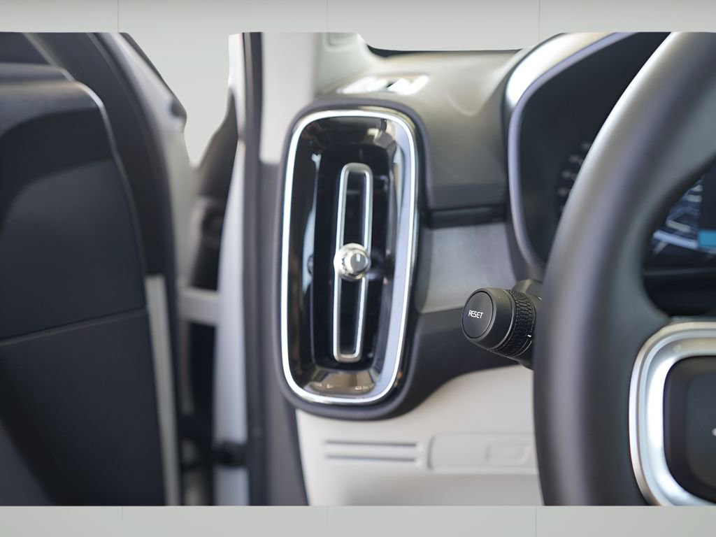 New 2026 Volvo XC40 B5 Ultra w/ Climate Package image 11