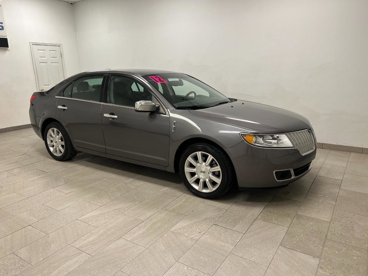 Used 2012 Lincoln MKZ FWD image 3