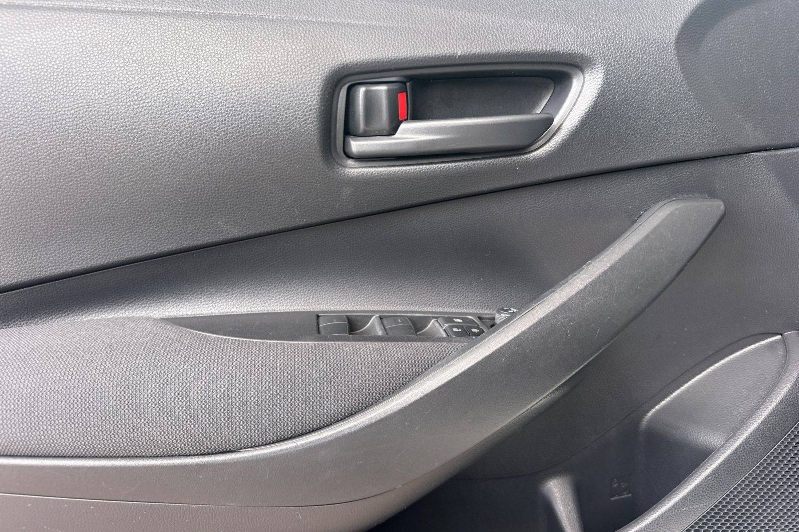 Used 2022 Toyota Corolla LE FWD image 12