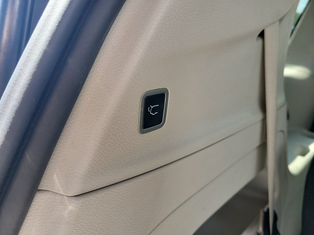 Used 2023 Chrysler Pacifica Touring-L FWD image 8