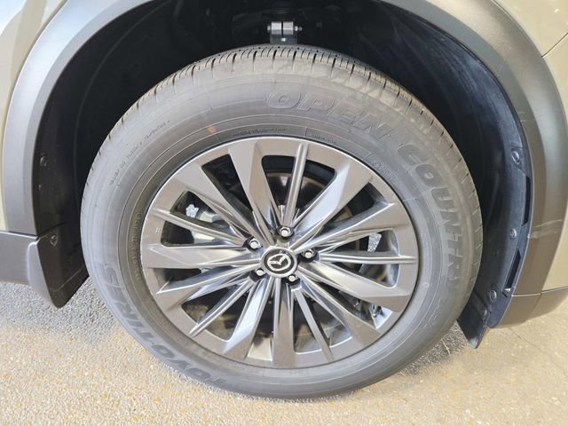 Certified 2025 MAZDA CX-70 3.3 Turbo w/ Preferred Package AWD/4WD image 14