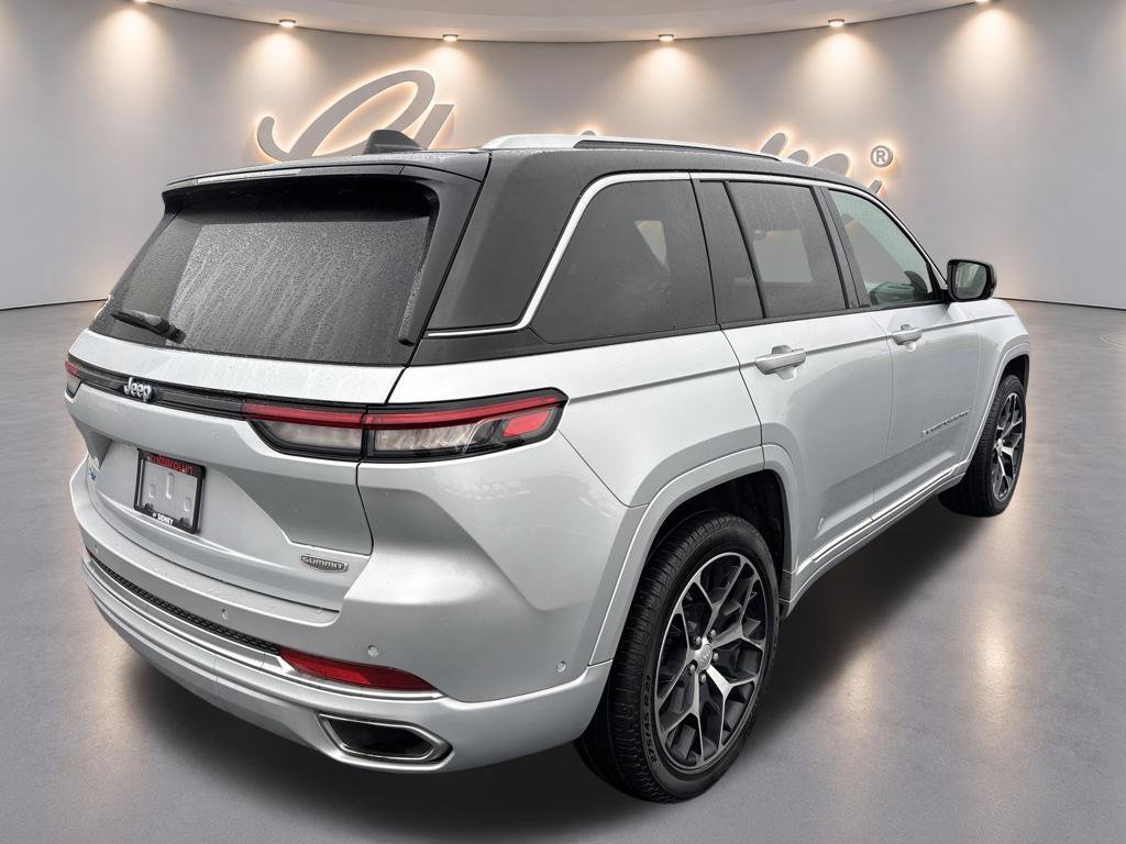 Used 2022 Jeep Grand Cherokee Summit AWD/4WD image 5