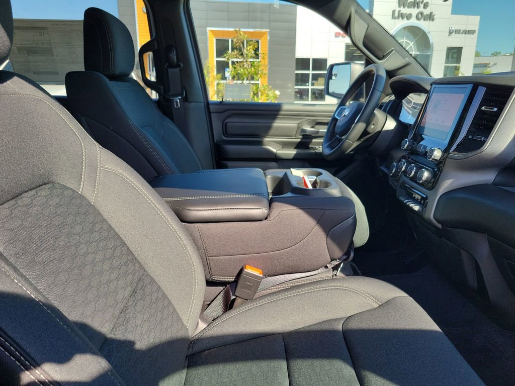 New 2026 RAM 1500 Express AWD/4WD image 31
