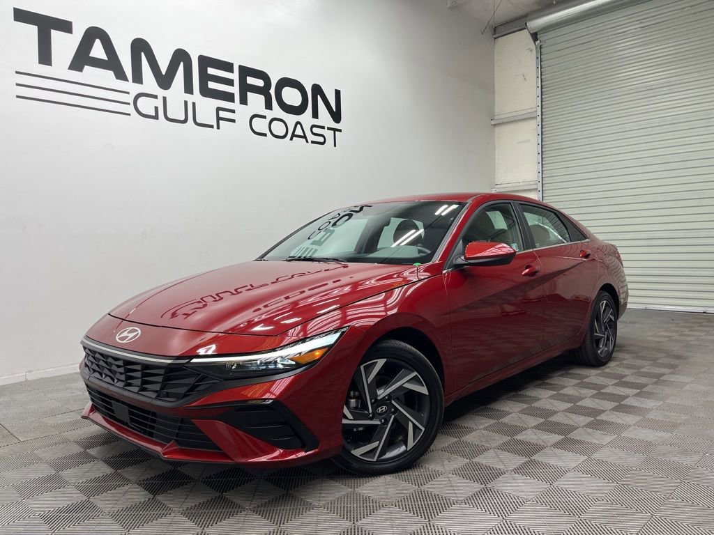 Used 2025 Hyundai Elantra SEL image 1