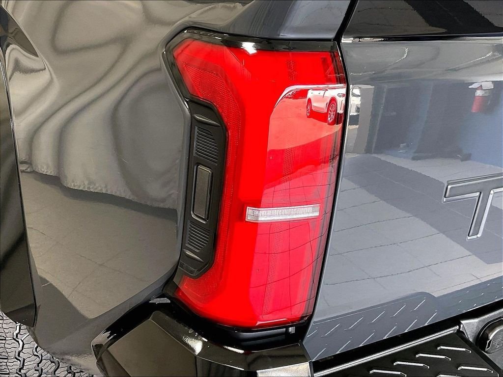 Used 2025 Toyota Tacoma TRD Pro AWD/4WD image 35