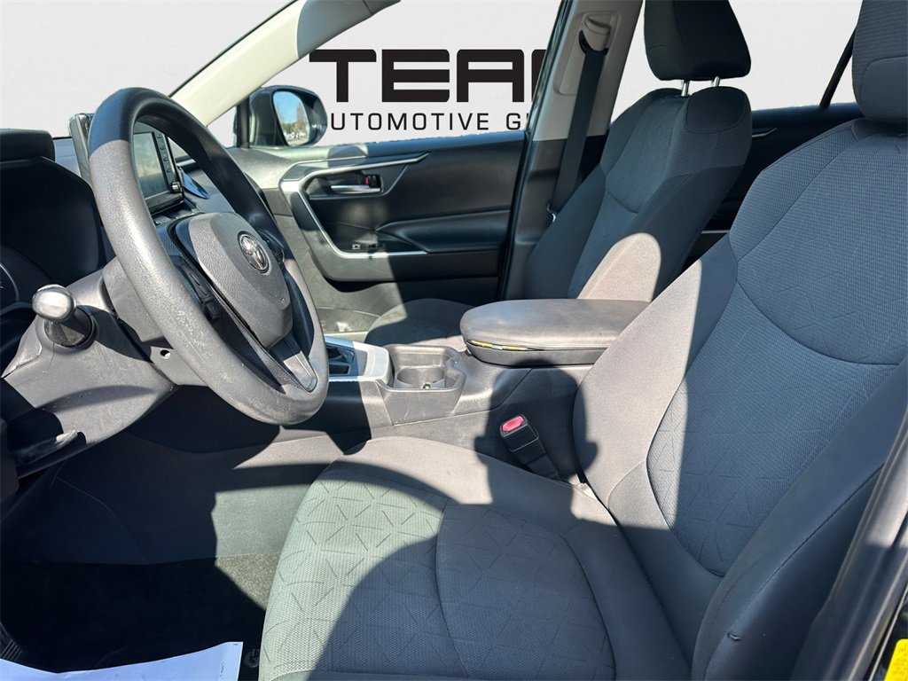 Used 2020 Toyota RAV4 XLE image 23