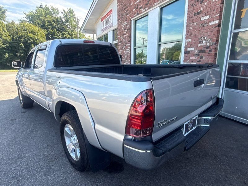Used 2010 Toyota Tacoma 4x4 Double Cab V6 w/ TRD Sport Pkg image 7