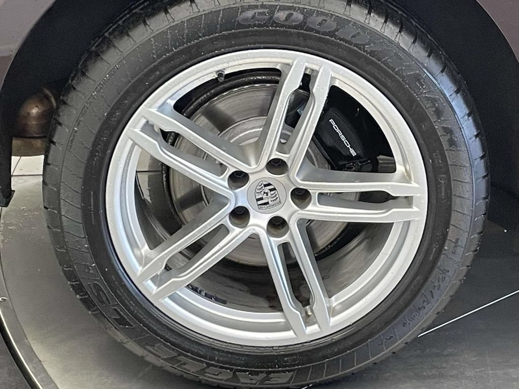 Certified 2023 Porsche Macan AWD/4WD image 13