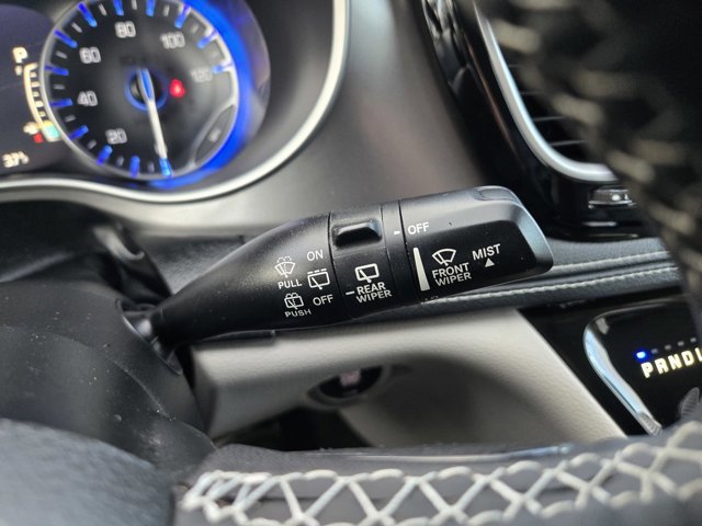 Used 2022 Chrysler Pacifica Touring-L image 22