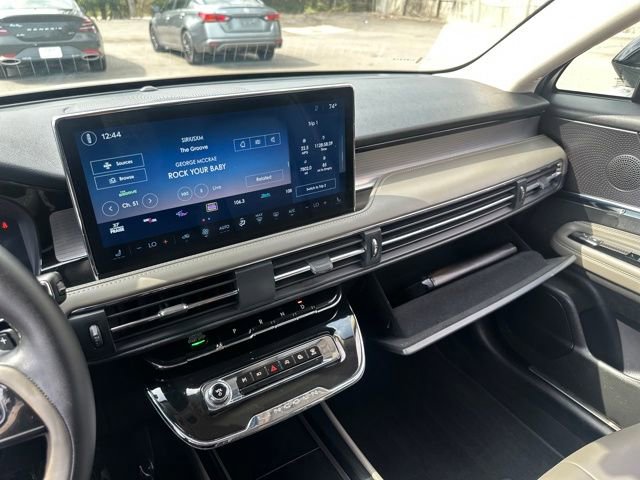 Used 2024 Lincoln Corsair AWD image 37