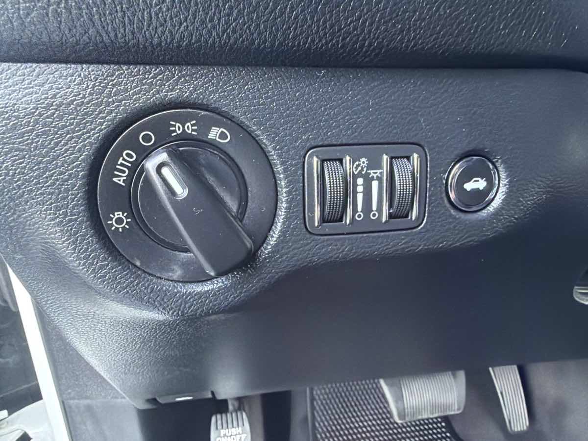 Used 2018 Dodge Challenger SXT RWD image 36
