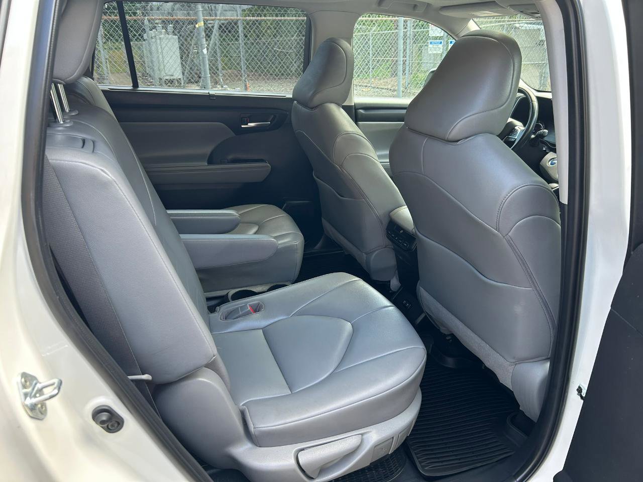 Used 2021 Toyota Highlander XLE image 18