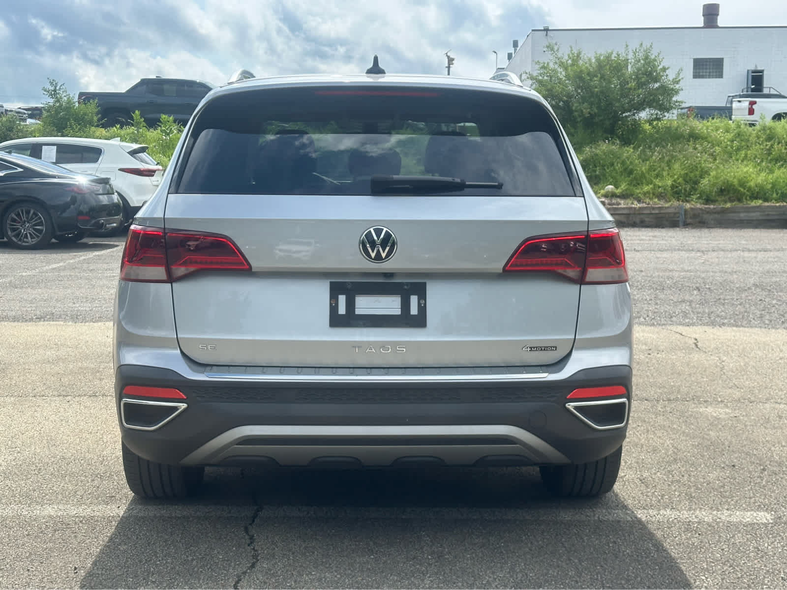 Used 2023 Volkswagen Taos SE w/ Panoramic Sunroof Package AWD/4WD image 6