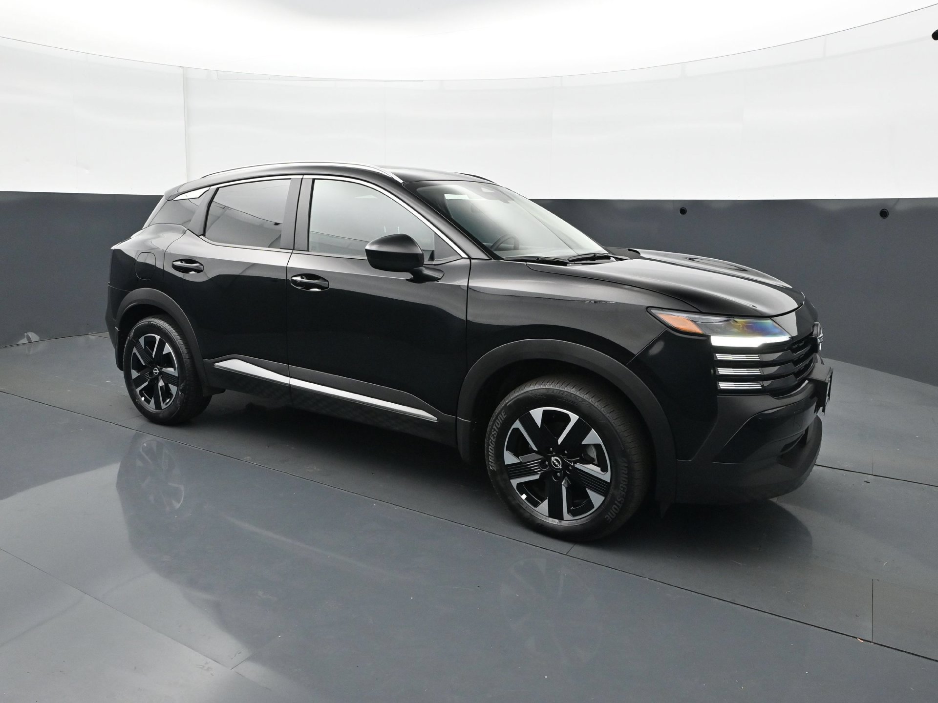 Used 2025 Nissan Kicks SV w/ SV Premium Package AWD/4WD image 9