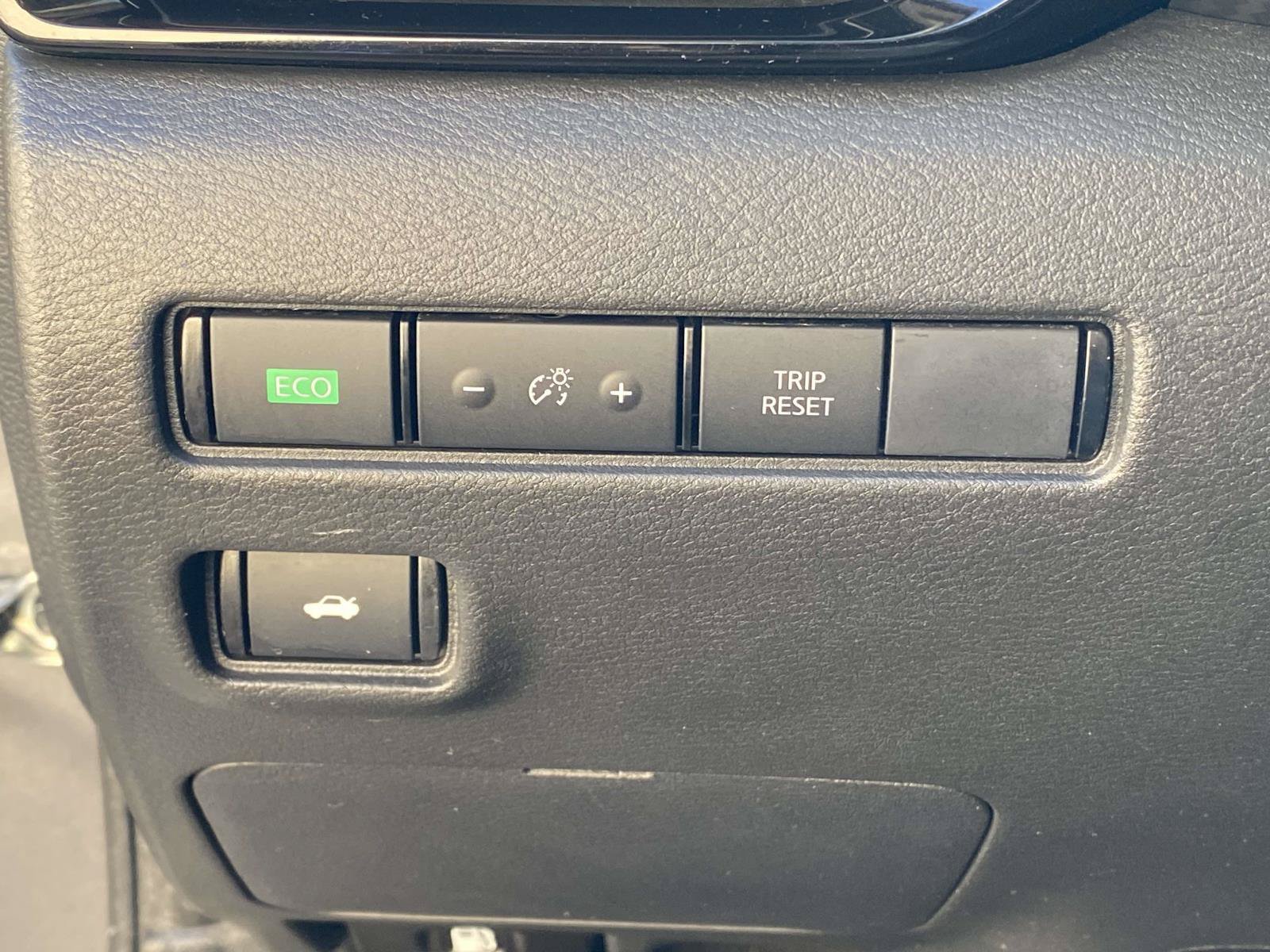 Used 2025 Nissan Sentra SR FWD image 29