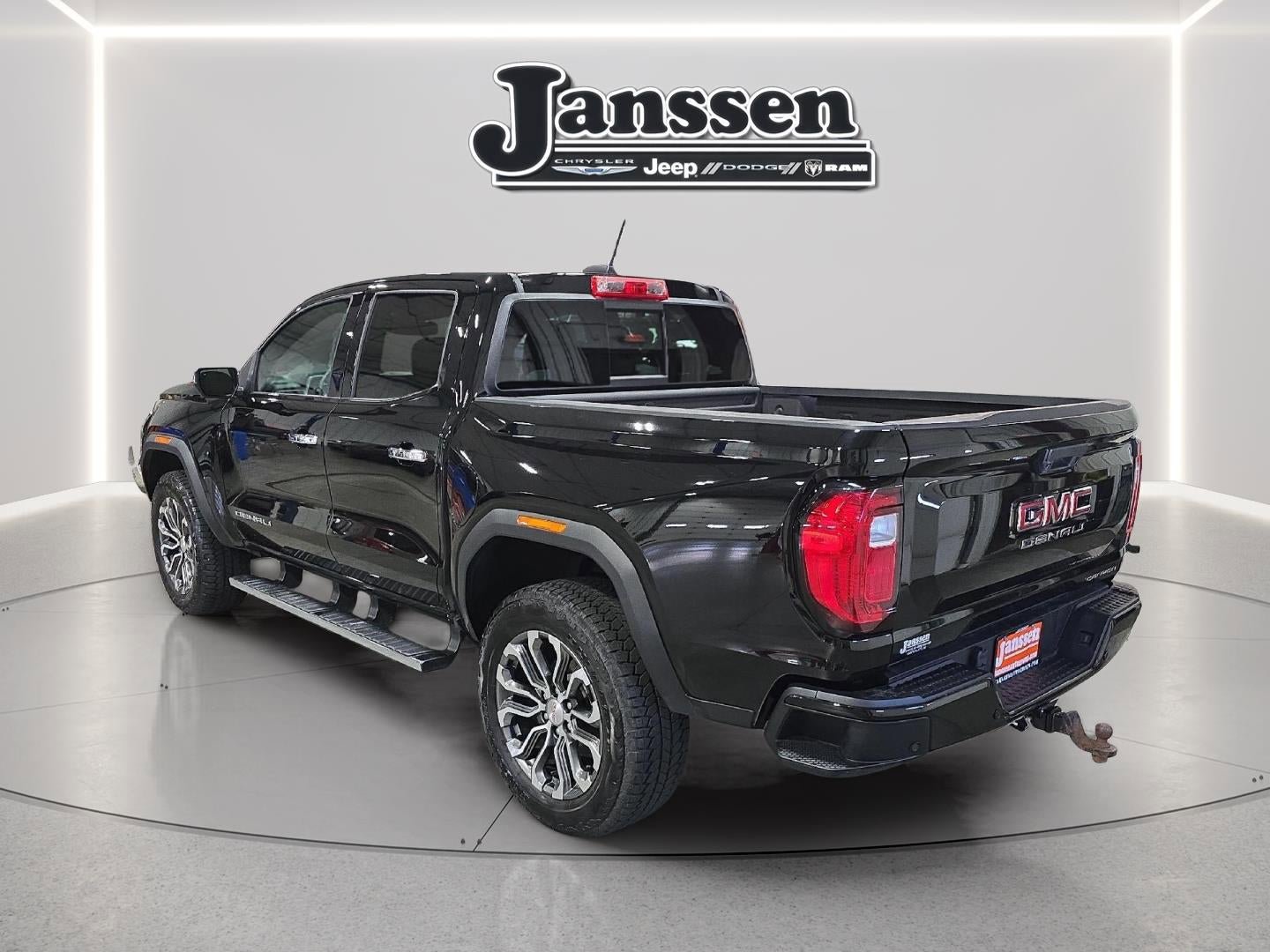 Used 2024 GMC Canyon Denali AWD/4WD image 3
