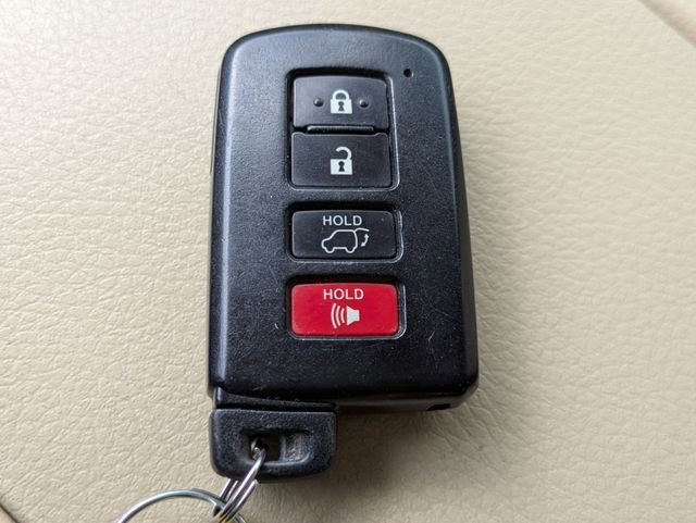 Used 2018 Toyota Highlander Limited Platinum image 29