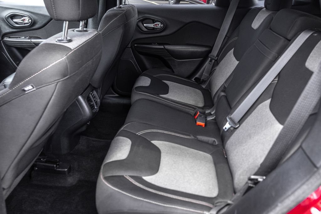 Used 2014 Jeep Cherokee Latitude FWD image 27