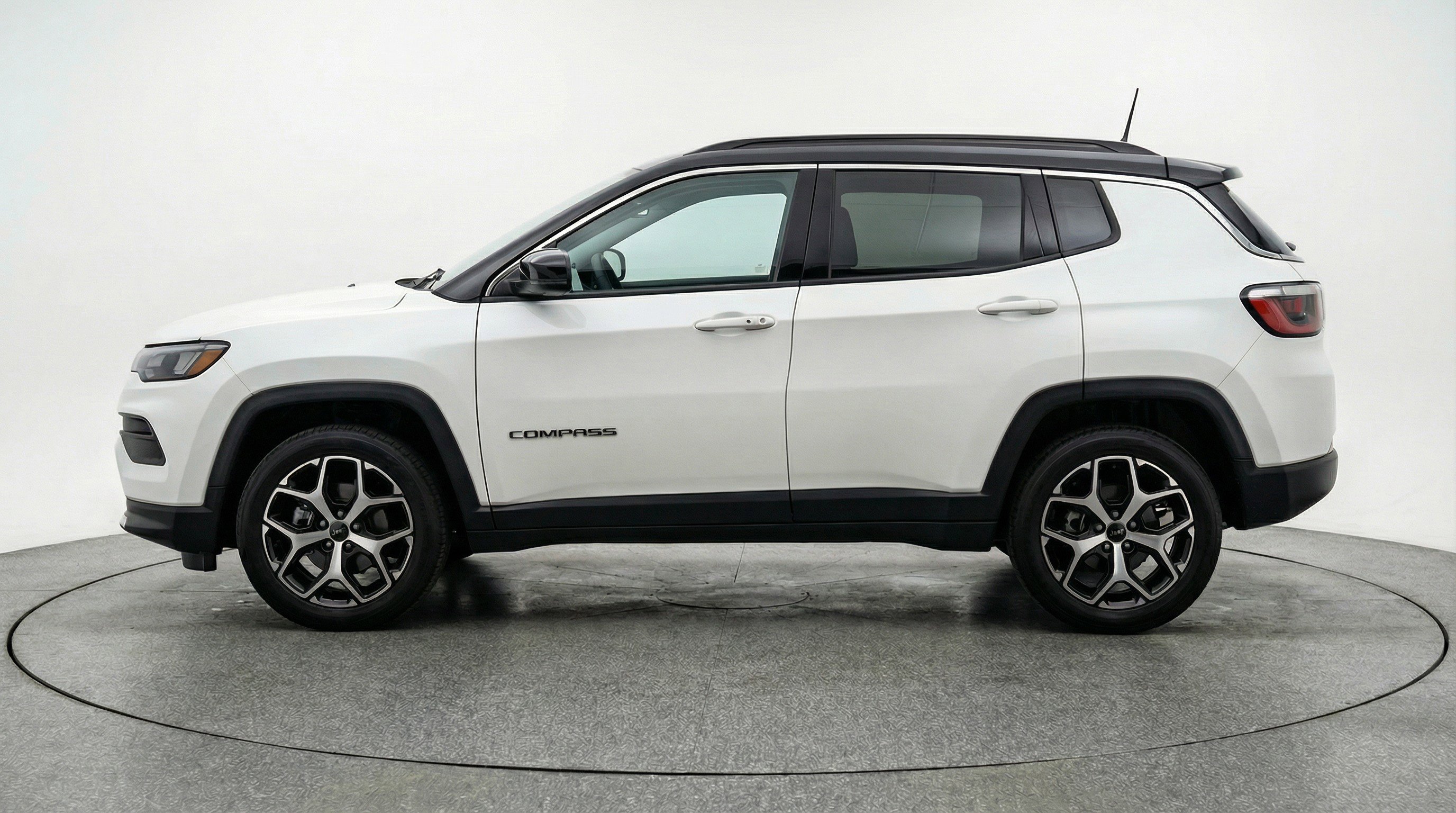 Used 2025 Jeep Compass Limited image 5