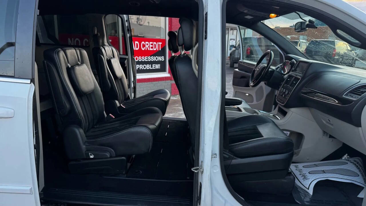 Used 2017 Dodge Grand Caravan GT image 17