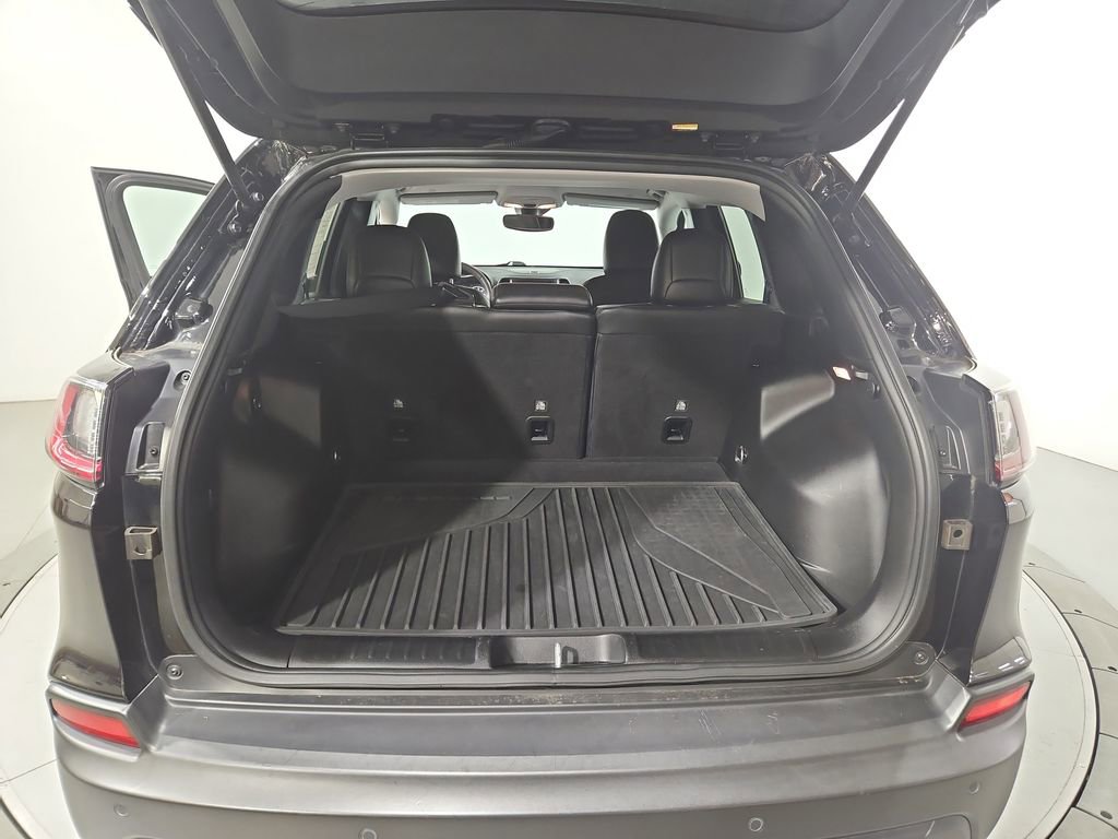 Used 2021 Jeep Cherokee Latitude Lux w/ Mopar Interior Package AWD/4WD image 22