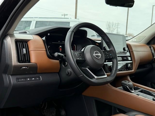 Used 2023 Nissan Pathfinder Platinum w/ Cargo Package image 15