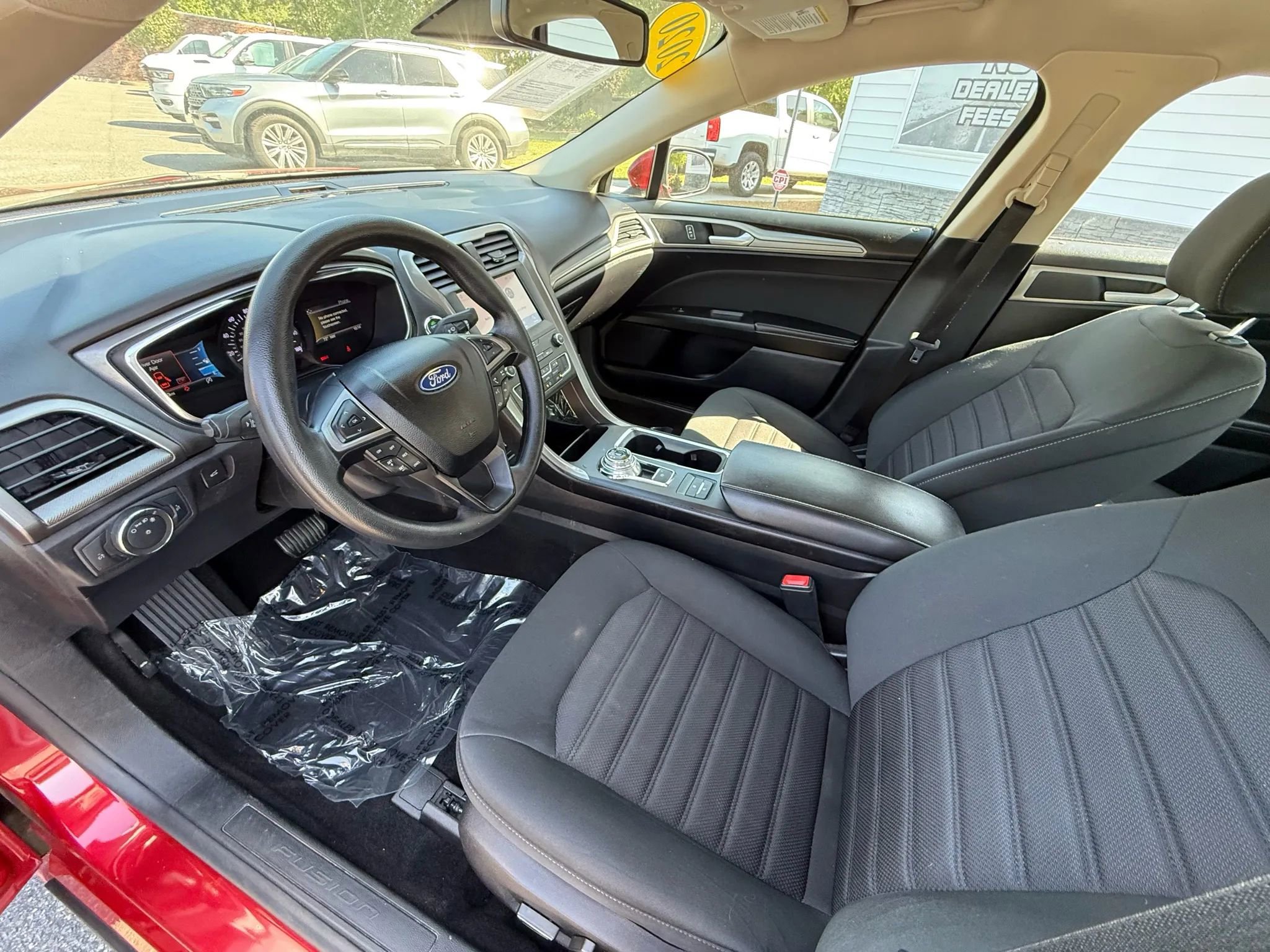 Used 2020 Ford Fusion SE image 24