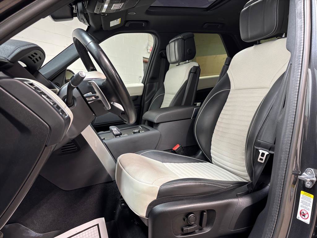 Used 2023 Land Rover Discovery Metropolitan Edition image 23