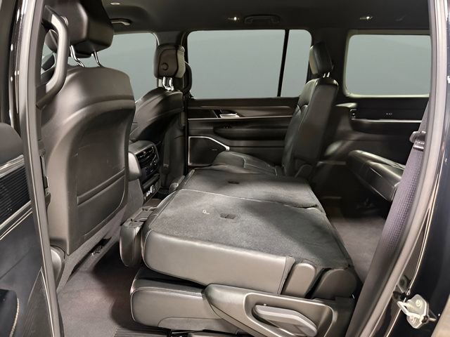 Used 2023 Jeep Wagoneer Series II AWD/4WD image 36