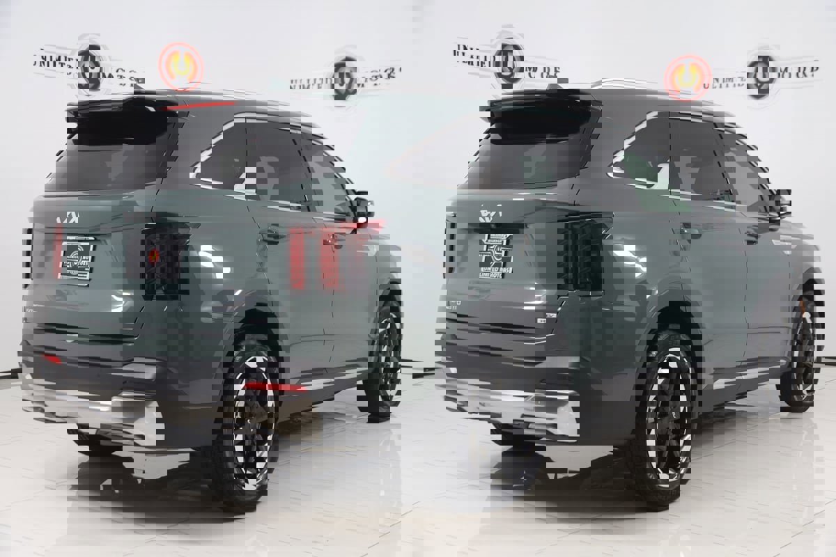 Used 2025 Kia Sorento EX image 3