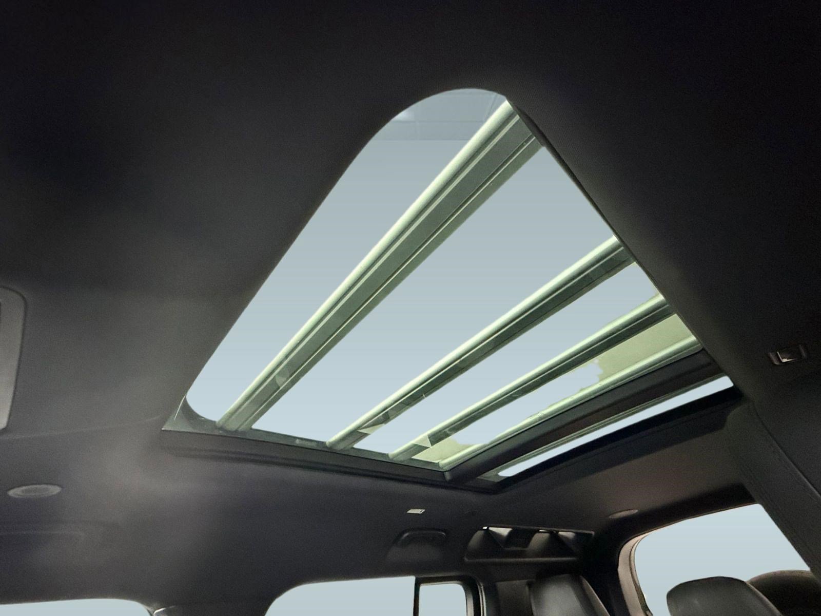 Used 2022 Land Rover Defender 110 X-Dynamic HSE image 14