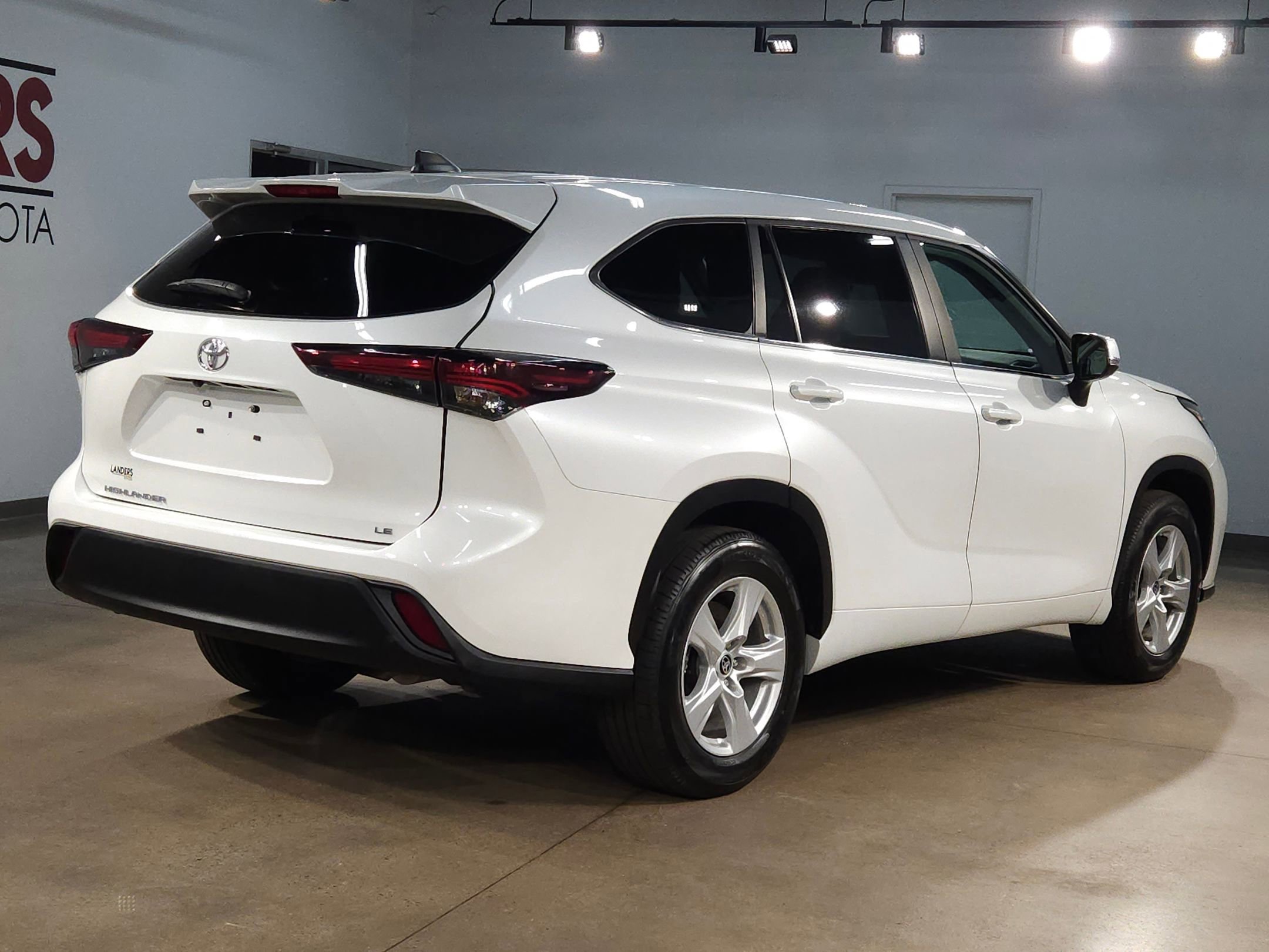 Certified 2025 Toyota Highlander LE FWD image 7