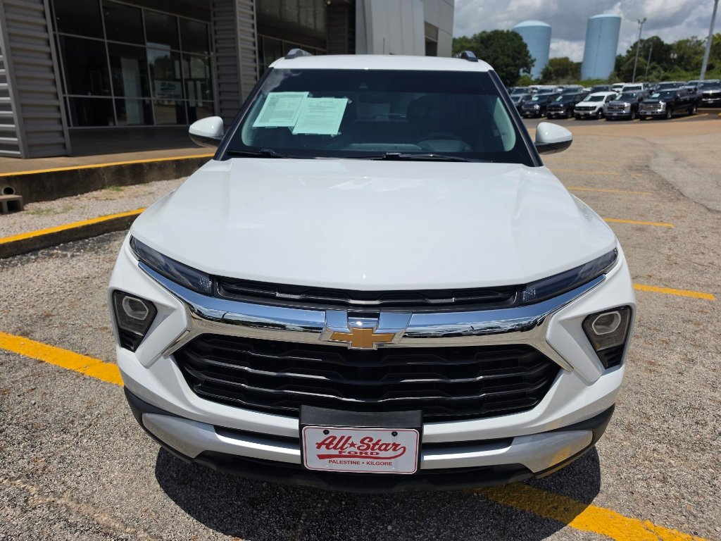 Used 2024 Chevrolet TrailBlazer LT w/ Driver Confidence Package FWD image 2
